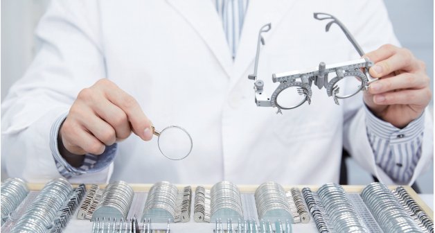 안경사-하는일-업무환경-되는법-학과-전망