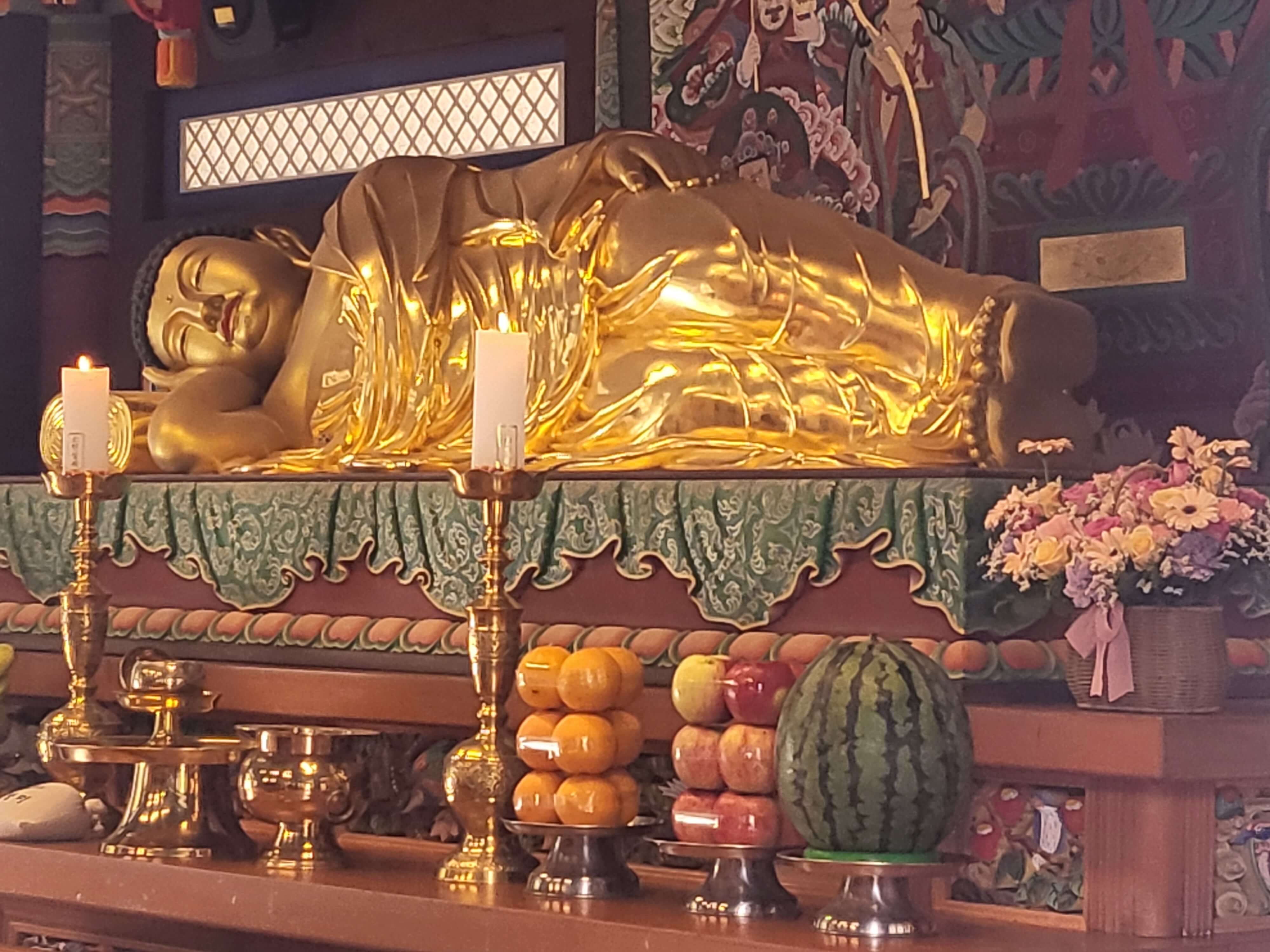 천년 고찰 장안사&amp;#44; 둘레 길을 따라 올라가면 운치 있는 백련암과 절벽 같은 곳의 척판암