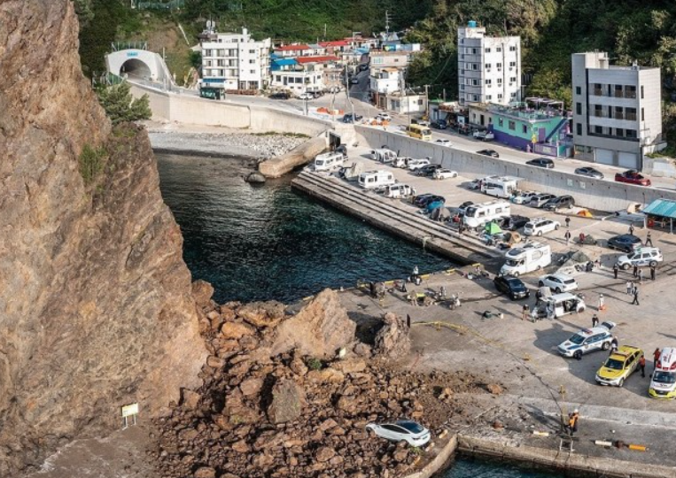 울릉도 거북바위 붕괴