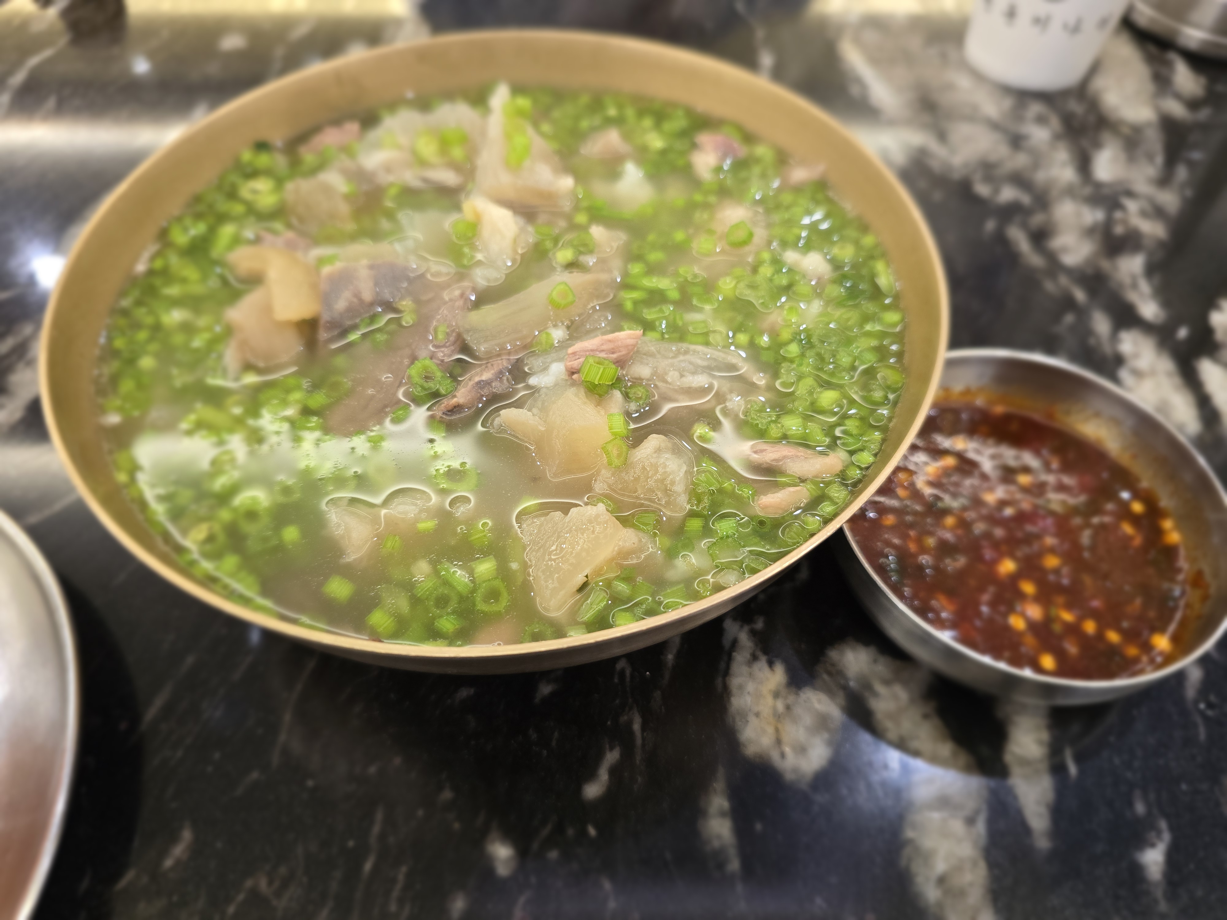 능동미나리 집에 프리미엄 도가니 모듬곰탕