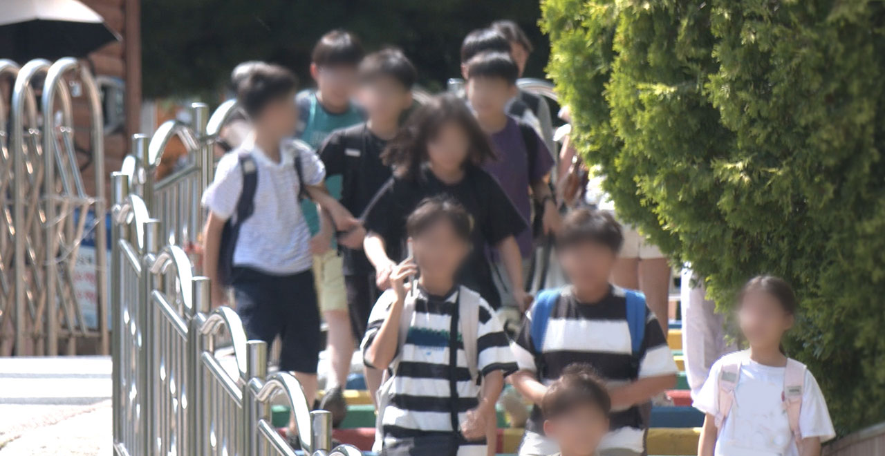 초 1&middot;2학년, 앞으로 오후 3시까지 학교에 돌봄 해소 vs. 아이&middot;교사 부담 찬반 팽팽한 이유 분석 참고 이미지 2