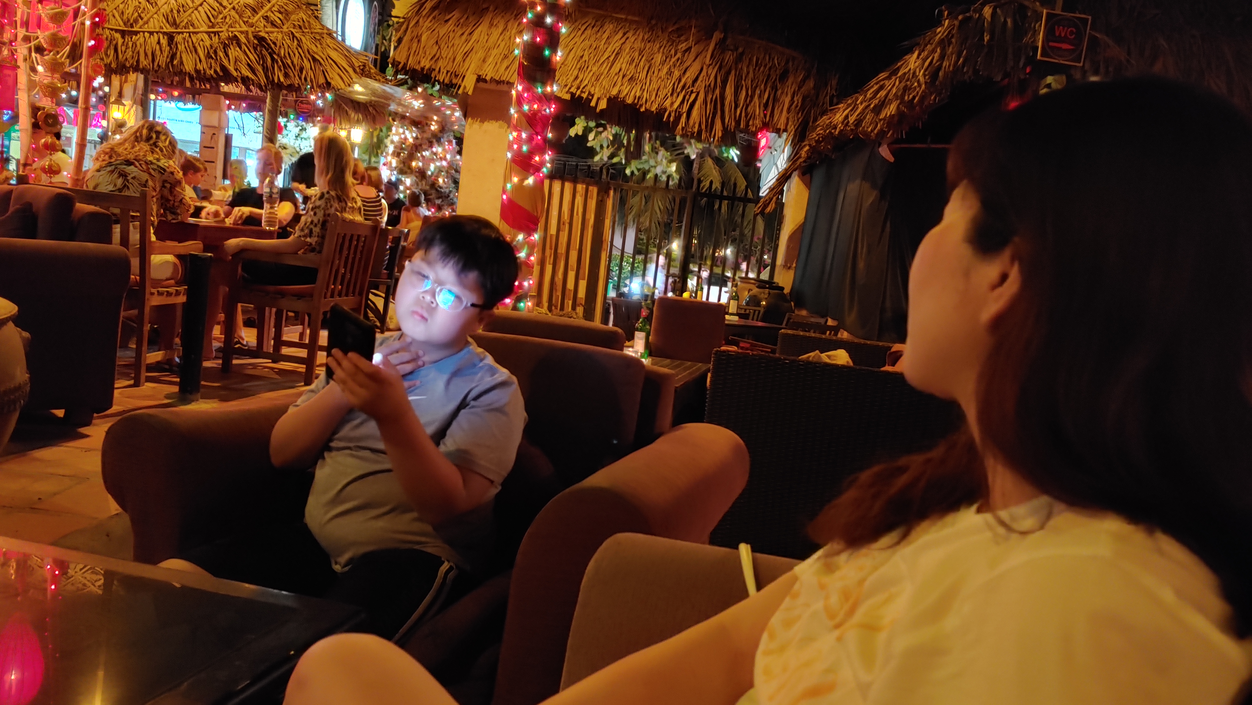 라이브를 감상하는 사람들