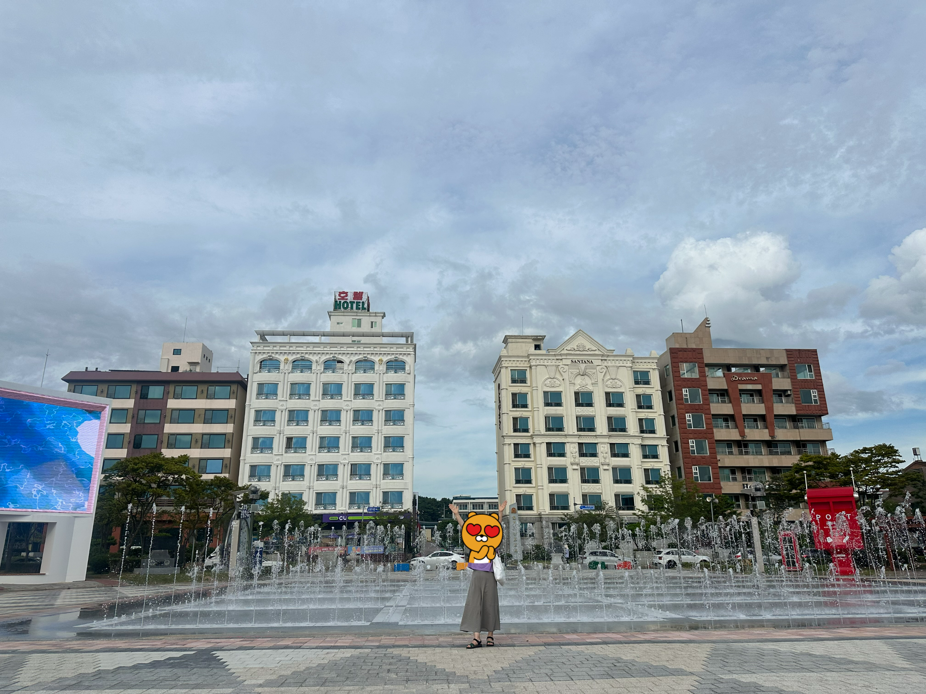 Travel Review 2: Boryeong, Daecheon, and Muchangpo in Chungnam, Korea (Family Travel Destination Recommendation, Muchangpo Beache Palace, Mudflat Experience, Sky Bike Price &amp; Duration, Daecheon Restaurants &amp; Lunch Spots, Daecheon Beach, Stunning Sunset, Closed Sanghwawon, Daecheon Port Fish Market, Useong Fisheries, Suyeonho Fisheries, Muchangpo Beache Palace, Ocean View, Lodging with Kitchen Facilities, Muchangpo Pension)