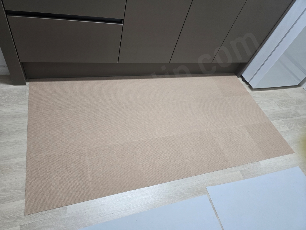 다이소 펫매트를 설치한 모습