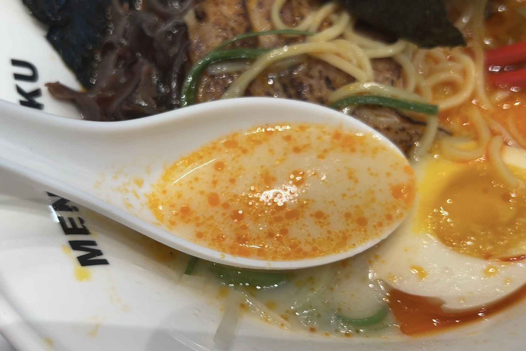 홍라멘-돈코츠-국물