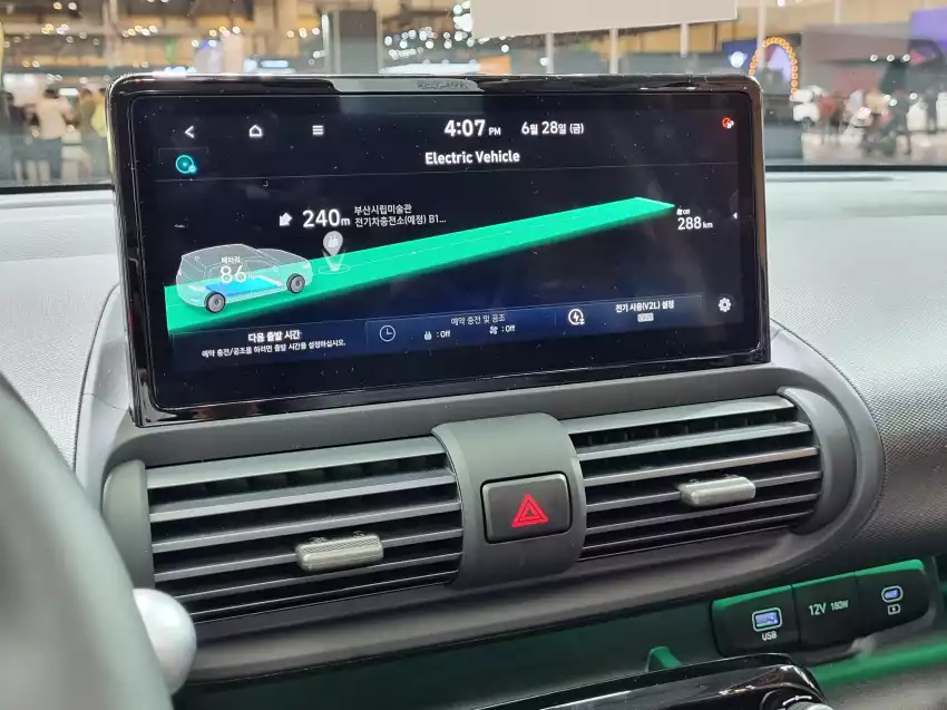 캐스퍼 일렉트릭에서 EV 카테고리를 살핀 모습입니다.