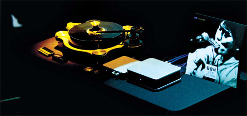 아날로그 엔터테인먼트의 부활: 디지털 시대의 역설