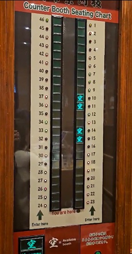 (좌) 식당 내부에 들어가면 빈 자리가 어디인지 보여주는 Counter Booth Seating Chart