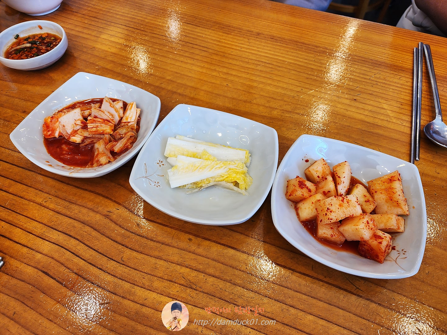 장비빔국수와 굴국밥보쌈 반찬