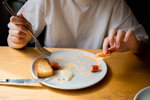 더운 날 아침 식사가 중요한 이유: 무기력&middot;탈수&middot;폭식 막는 건강 습관