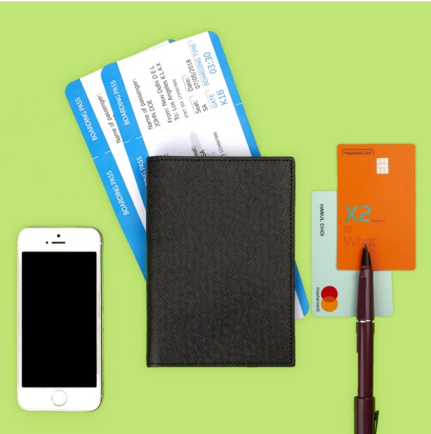 카드로 항공권 결제하는 사진