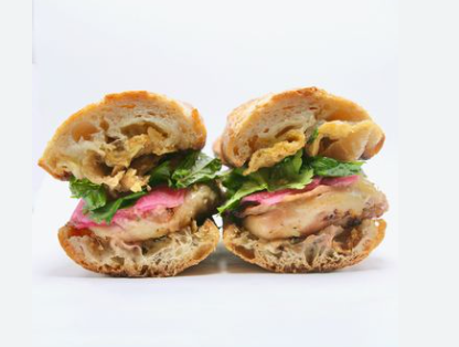 오픈마켓 대표 샌드위치 – 치킨, 채소, 절인 양파가 어우러진 LA 코리아타운 브런치 샌드위치 이미지