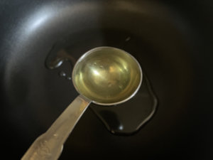 진미채볶음 황금레시피 - 식용유에 진미채 볶기