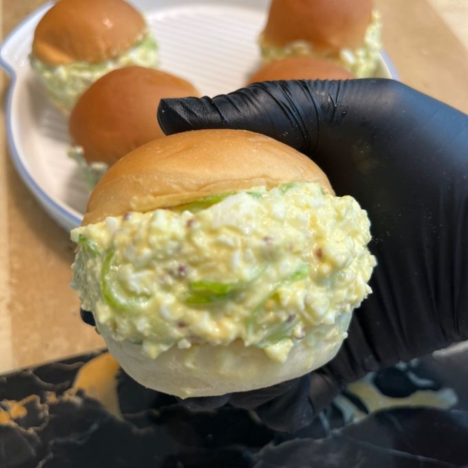 완성된 달걀 오이 샌드위치