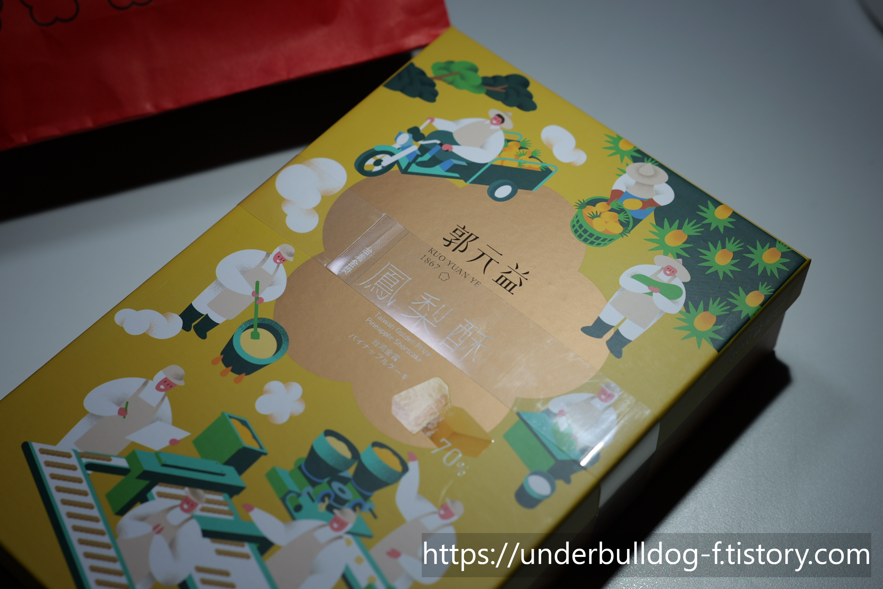 포장부터 기념품 느낌이 제대로 살아 있던 대만 디저트