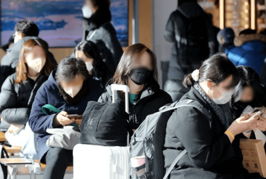 실내 마스크 착용 시민