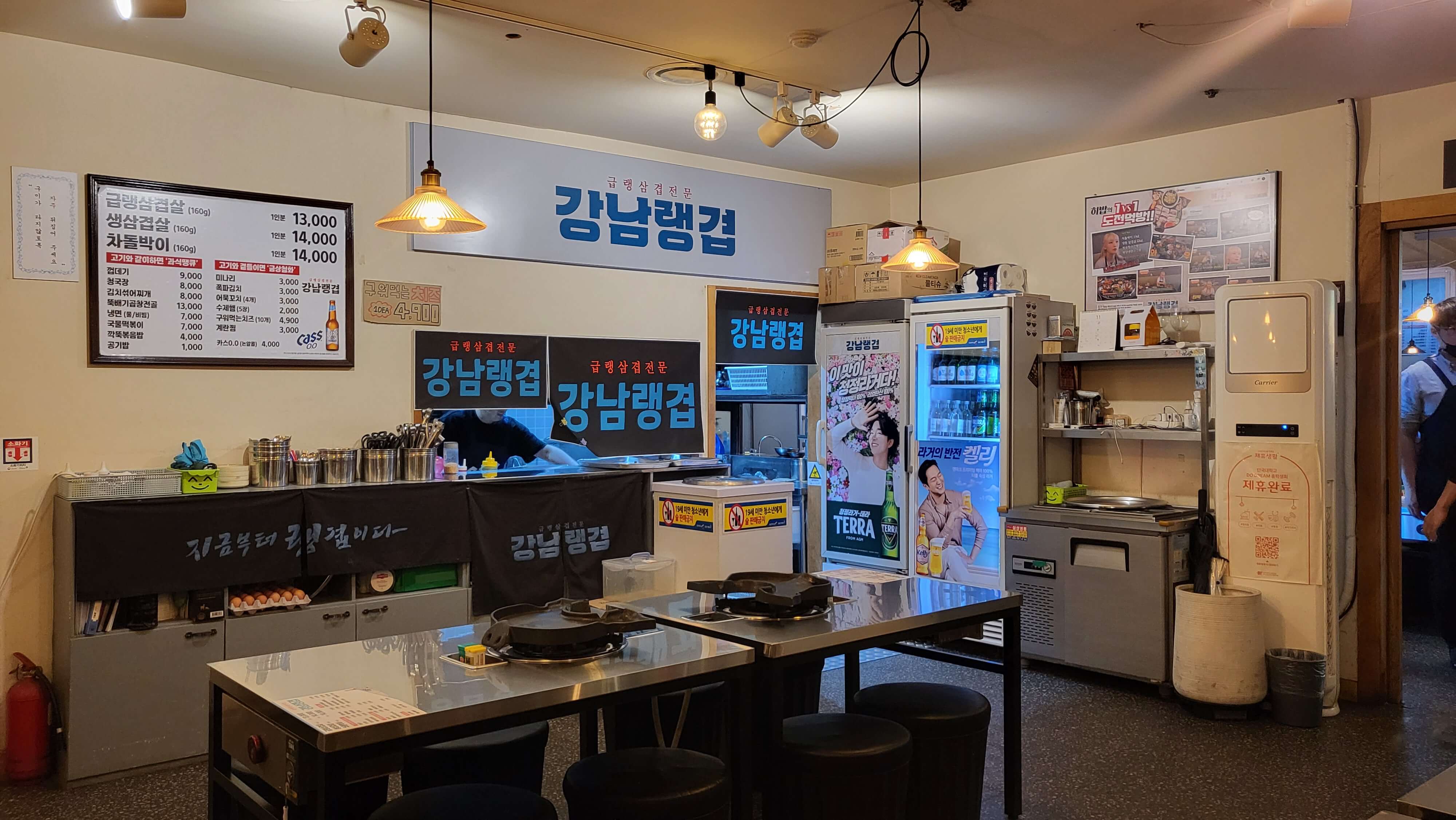 보정카페거리 강남랭겹 내부