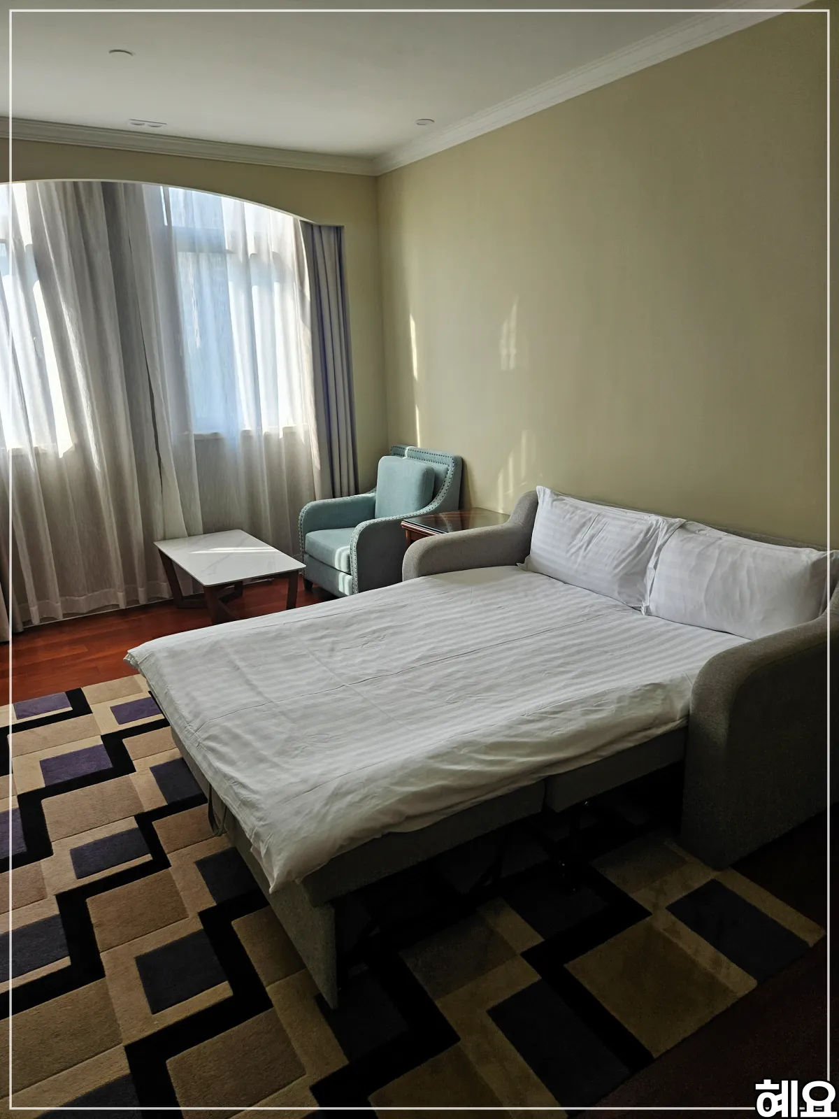 상하이-그린-코트-레지던스-시티-센터-거실