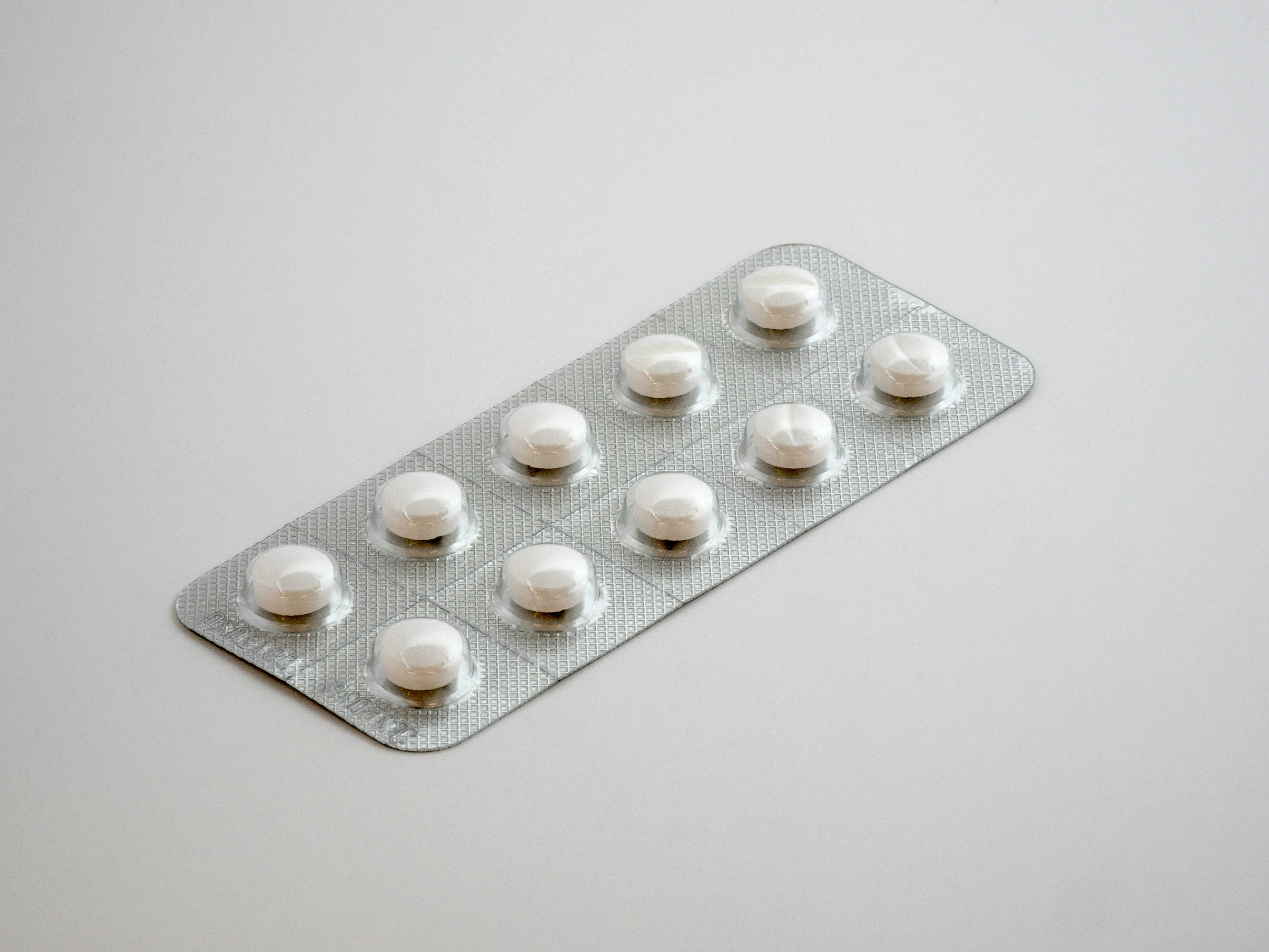 글루코사민의효능-글루코사인-무릎-관절염-관절건강-관절영양제-콘드로이친