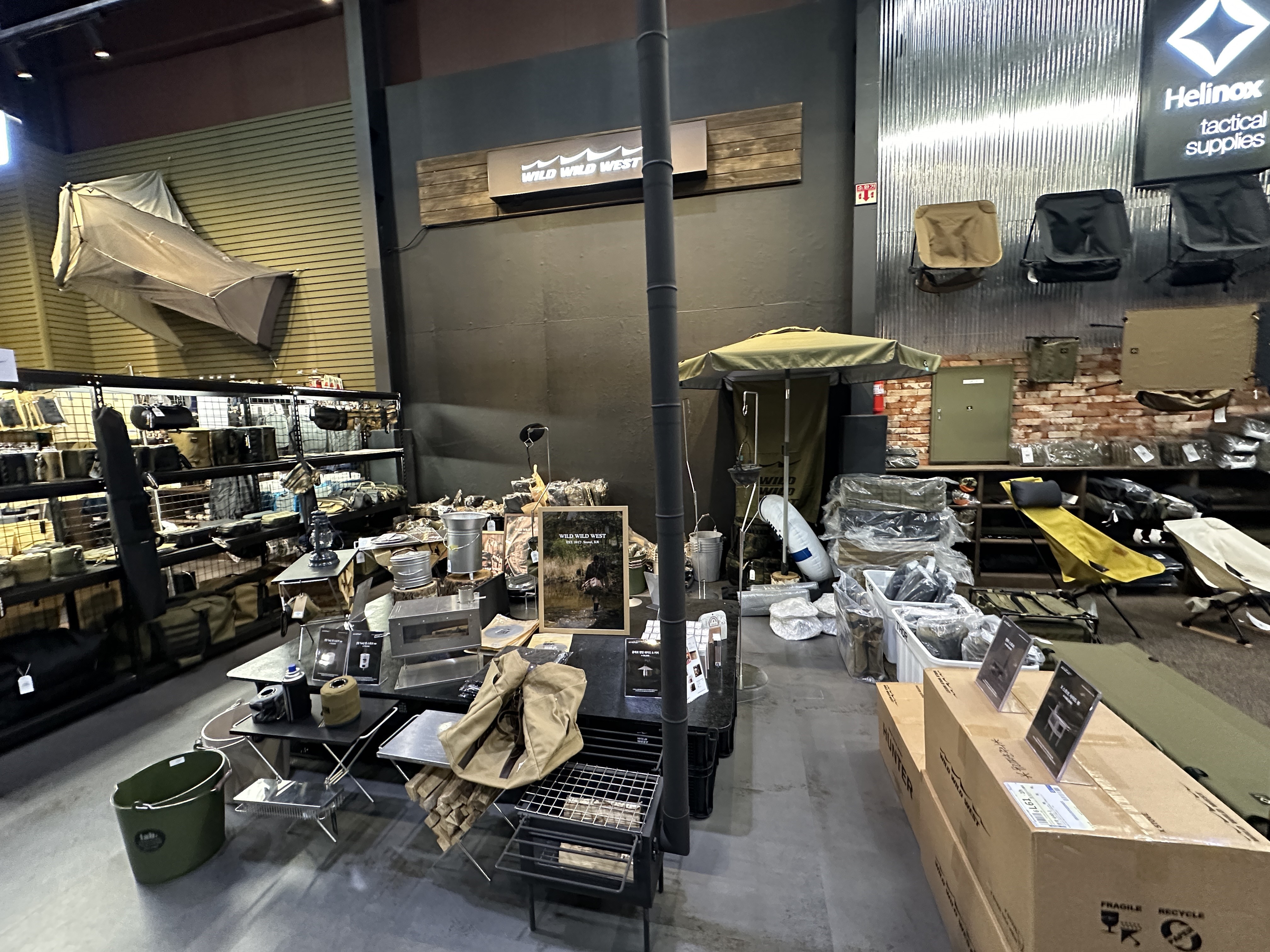 화목난로와 선반