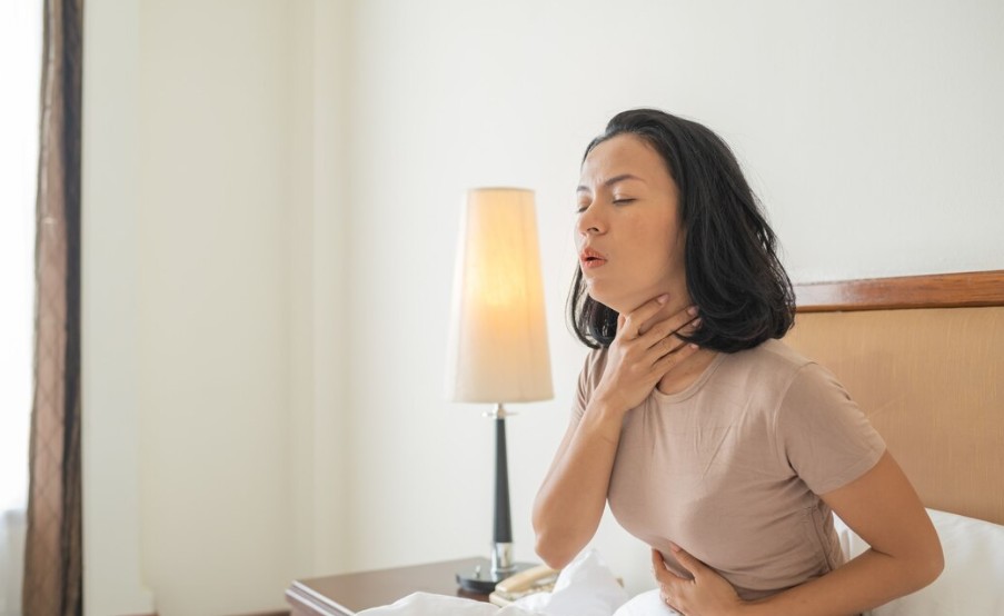 오른쪽, 왼쪽 목 통증, 멍울, 부음, 혹, 이물감