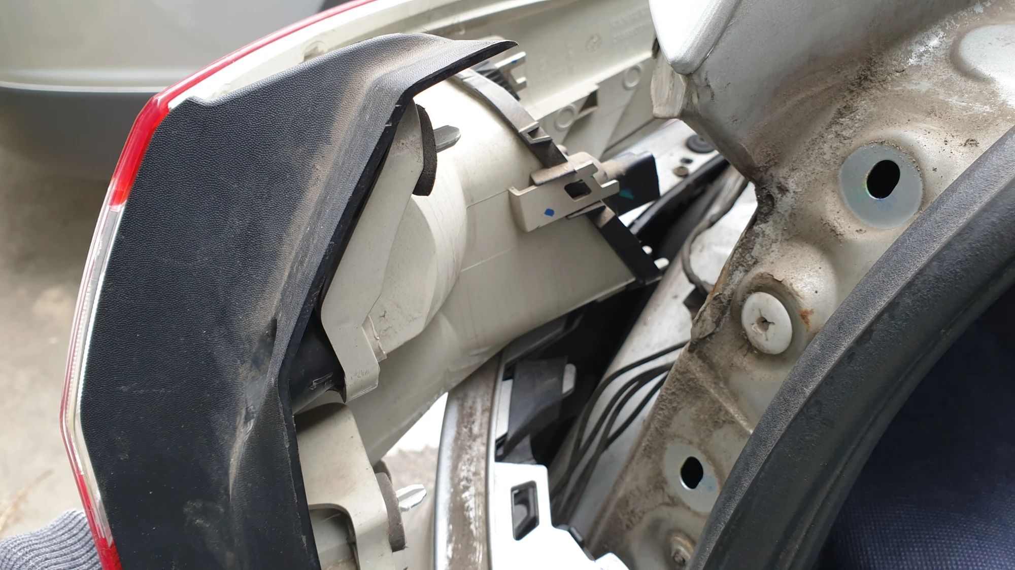 후방등화장치 끼우는 방향