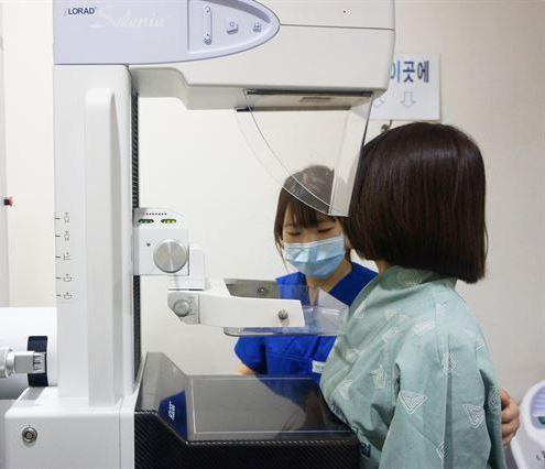 유방암 진단: 유방촬영술 vs 유방 초음파검사 - 어떤 방법이 더 효과적일까?