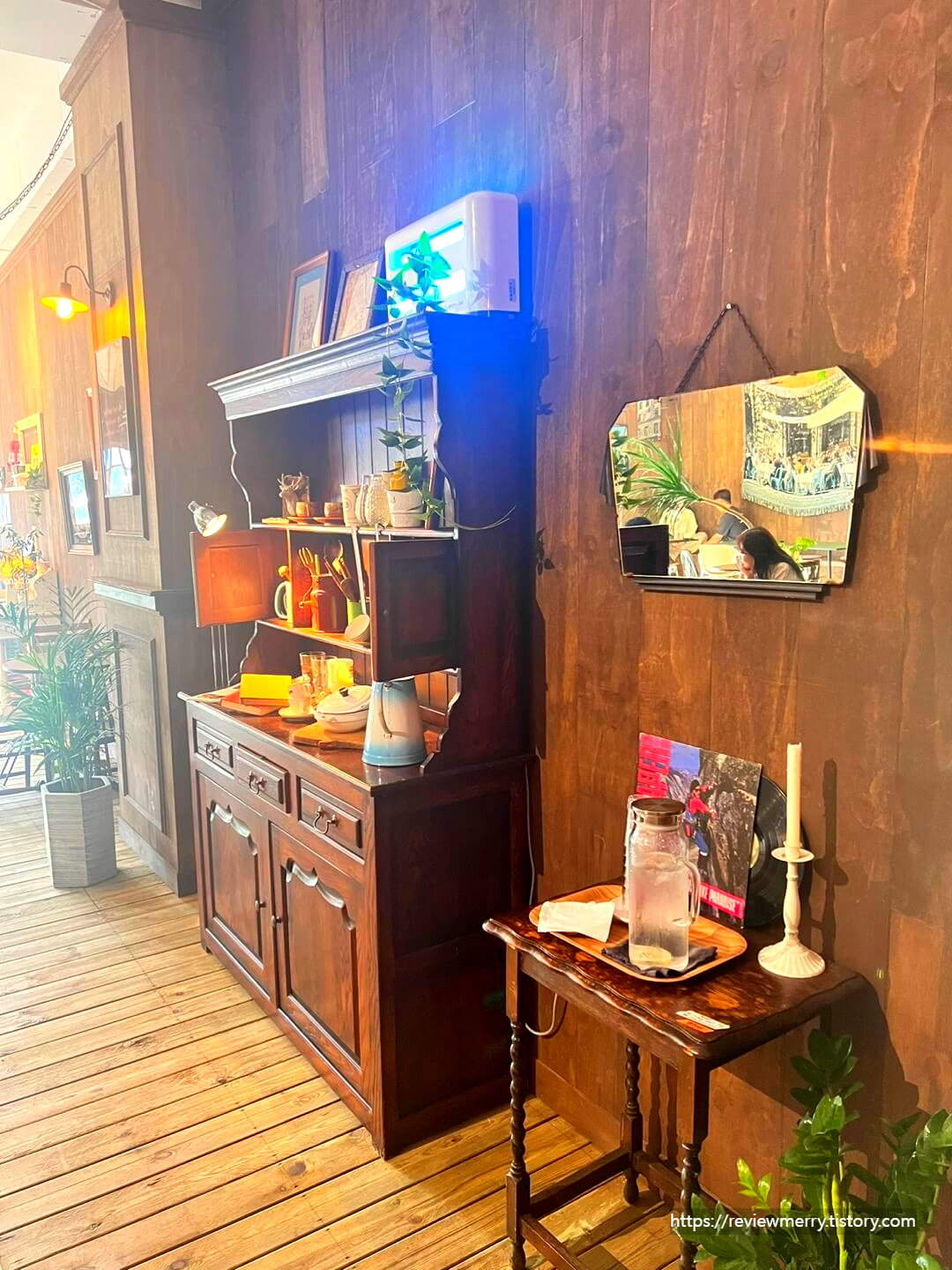 벽 책장 인테리어