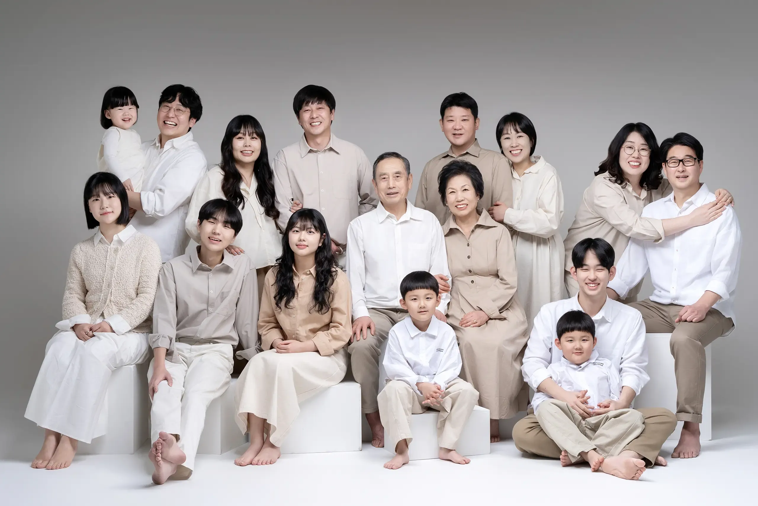 사진관 가족사진 선물 의상 대여 헤어 메이크 가족과 추억 남기는 촬영 준비_7