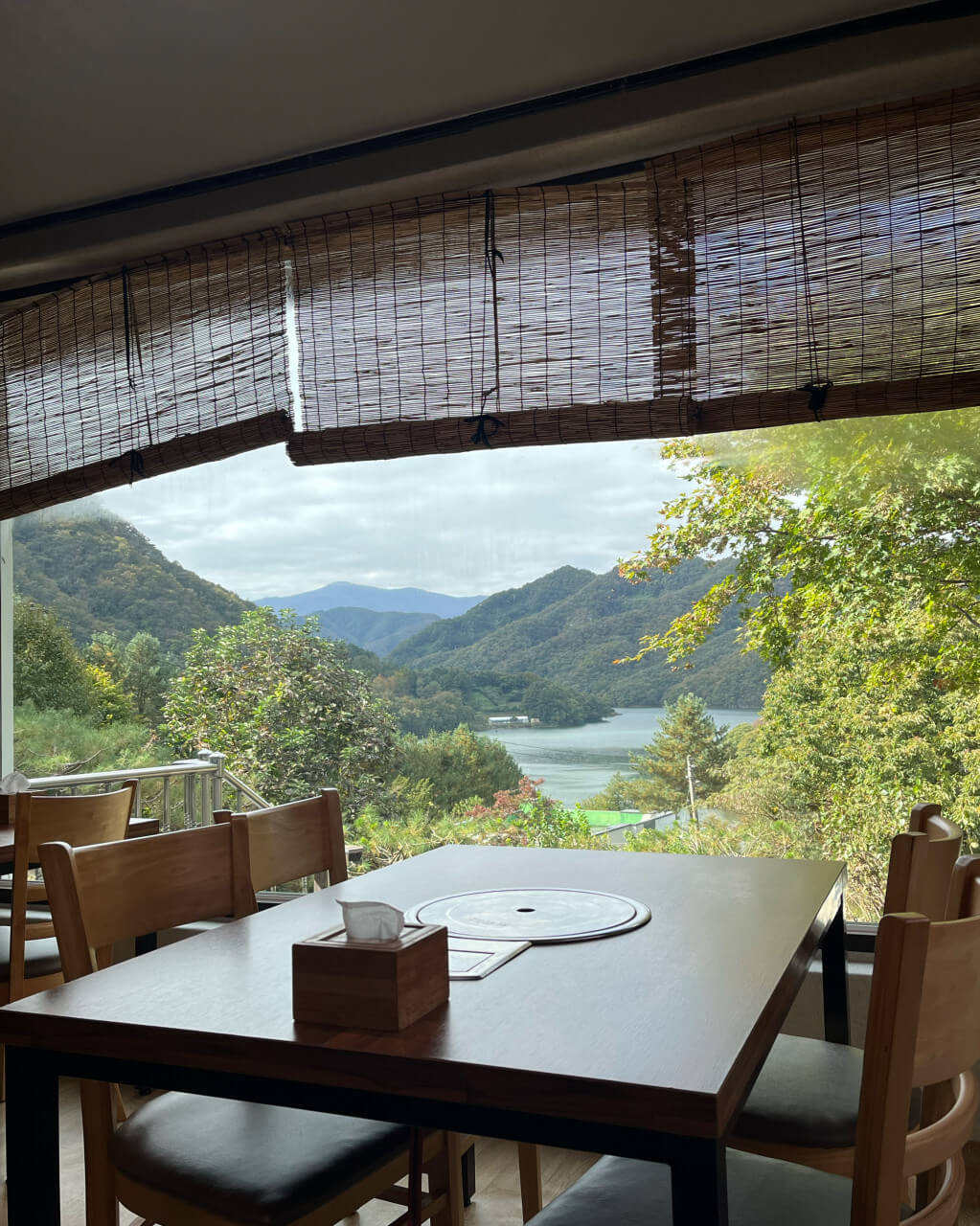 식객 허영만의 백반기행 297회 귀궁 육성재와 함께한 춘천 밥상 춘천 메기구이와 메기매운탕 맛집