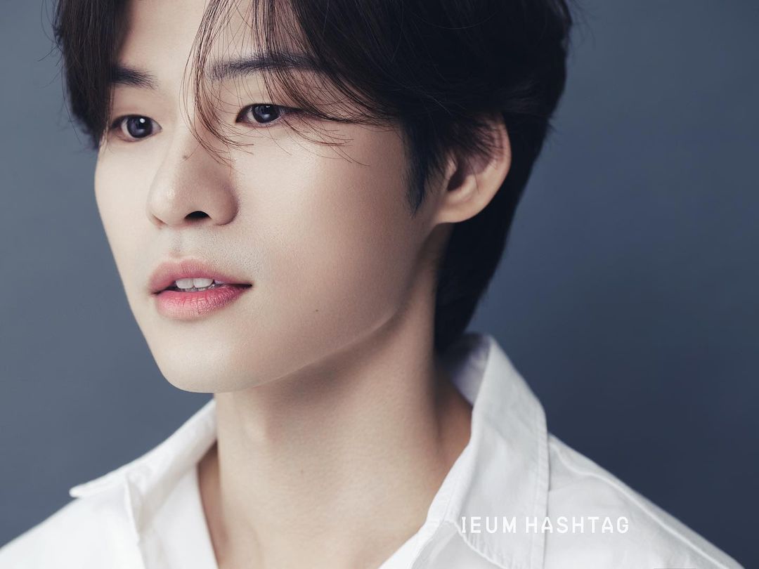 윤지온