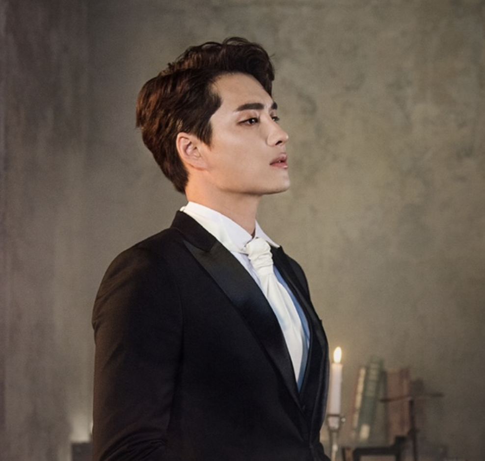 민우혁 작품 화보