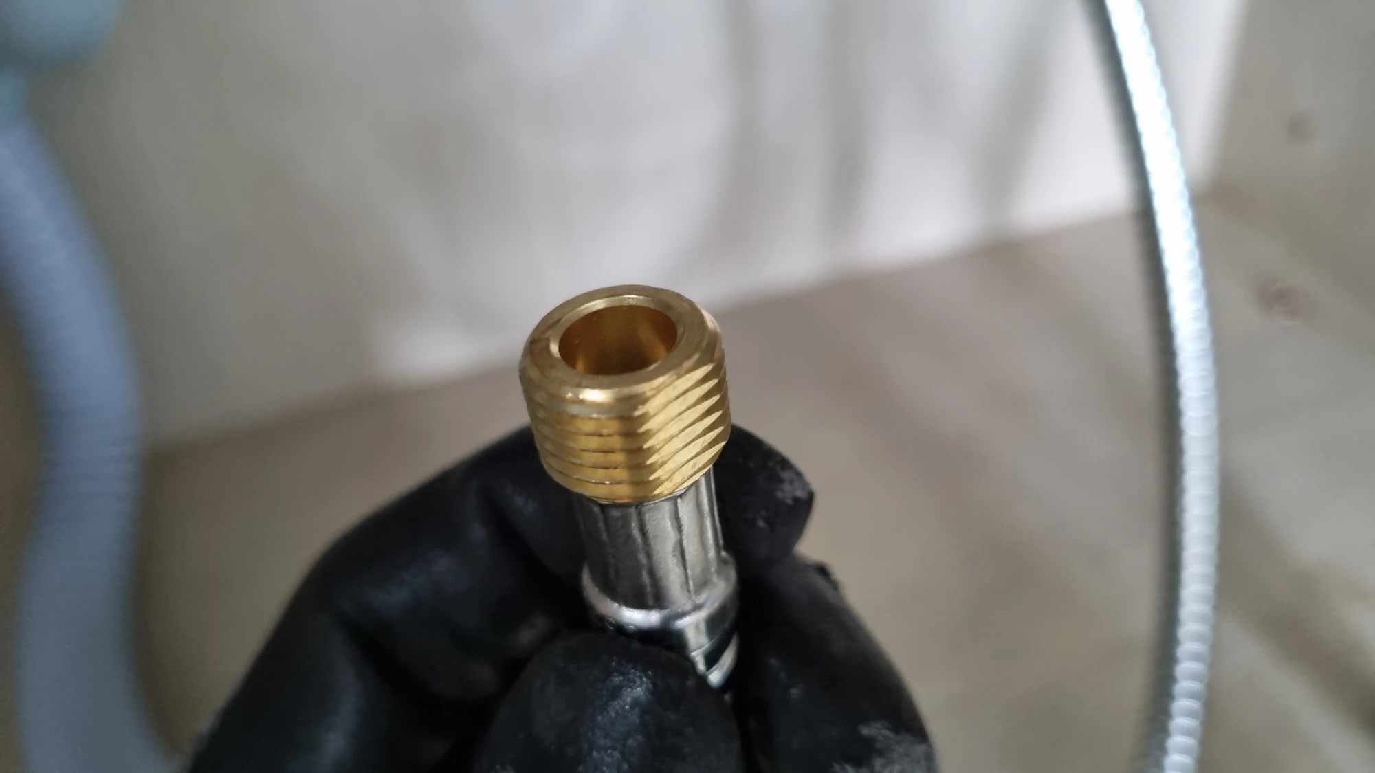 싱크대 호스 연결 볼트 모습