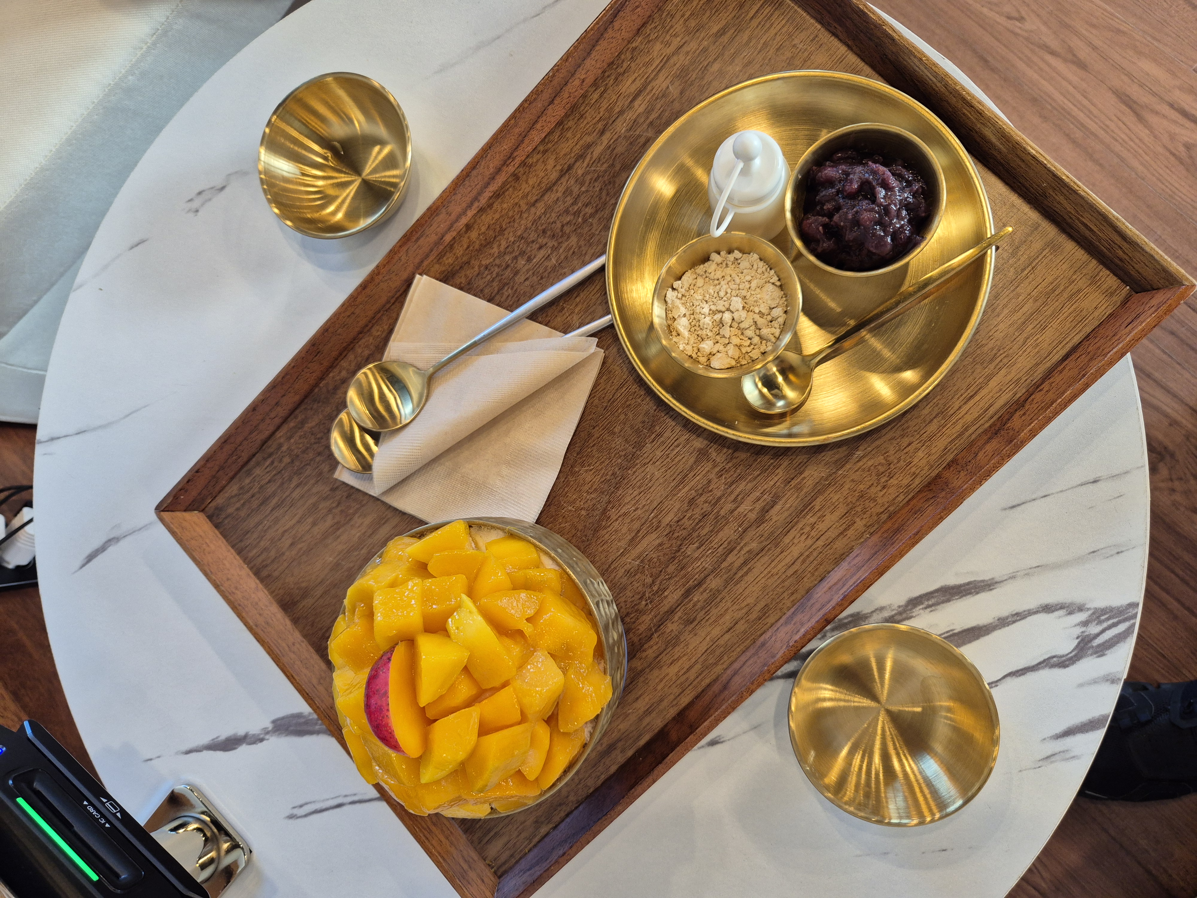 애플망고포레 황금접시 연유 팥 콩가루