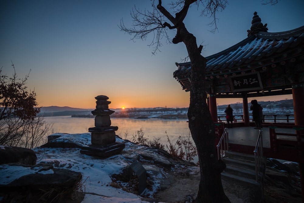 신륵사에서 본 일출