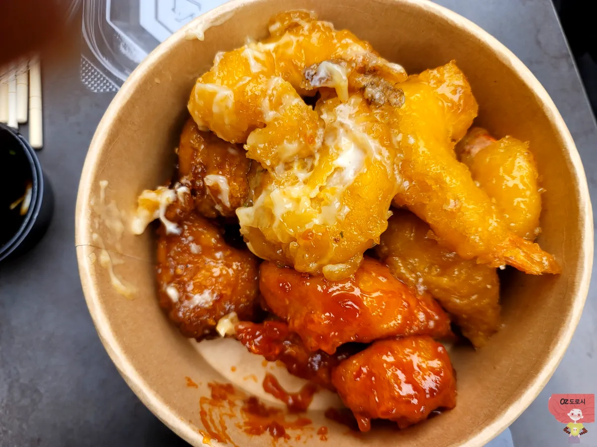 경기-남양주-현대아울렛-푸드스퀘어-오랑사삭-새우강정-냠냠-먹는중