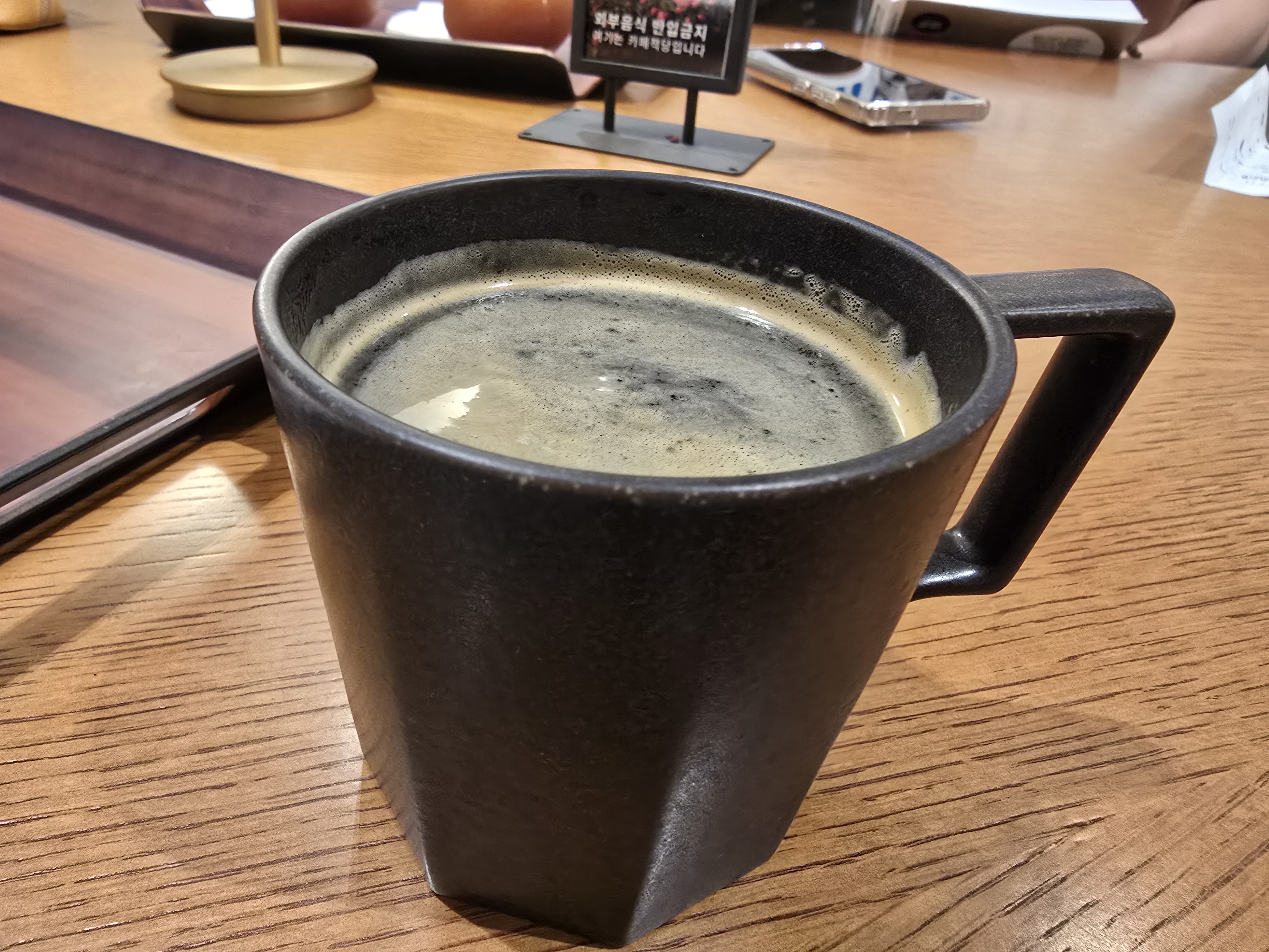 여의도 북카페 TP타워애 아크앤북에서 주문한 아메리카노