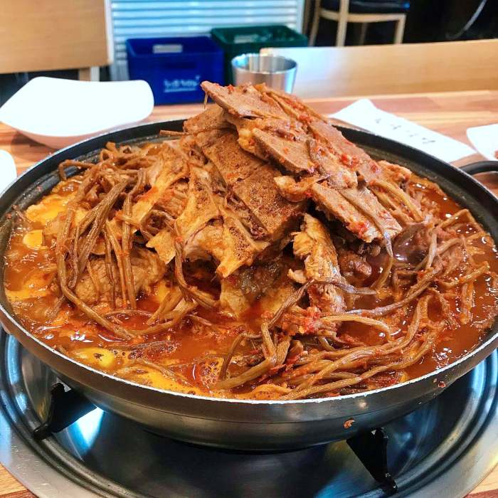 광주 맛집 추천 생방송투데이 감자탕을 덮은 산더미 고구마순 고구마순 감자탕 오늘방송 먹킷리스트