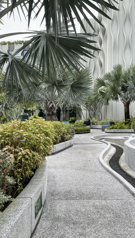 더 아웃포스트 호텔