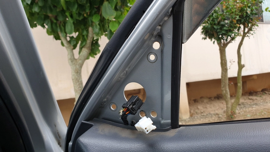 사이드미러 분리 완료 모습