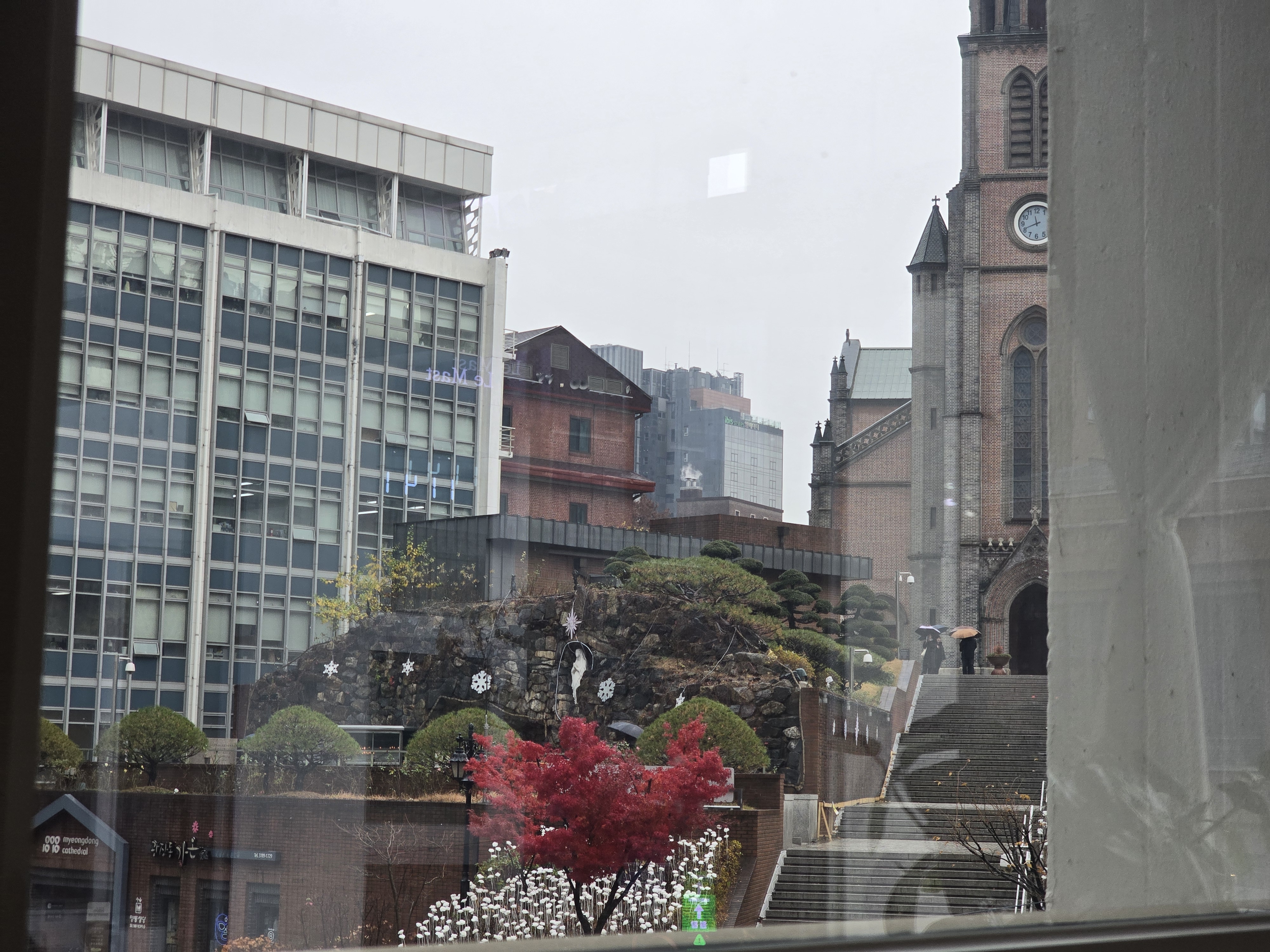 명동 인도음식점 타지에서 바라본 명동성당뷰