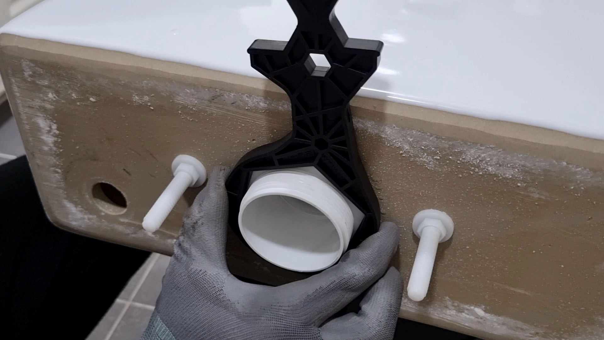 변기 물탱크 부속 분리 모습