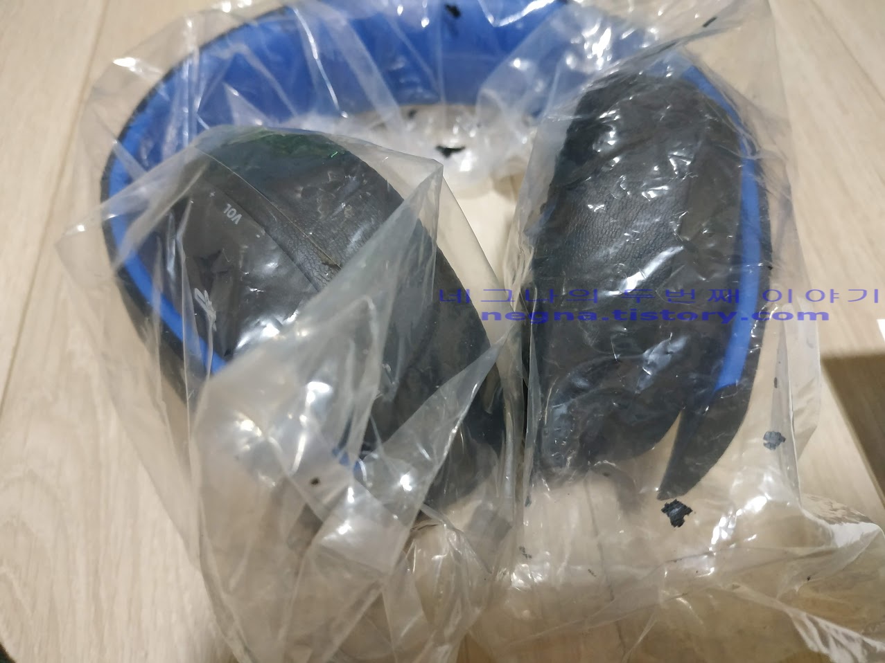 김가루 떨어지는 소니 골드 헤드셋