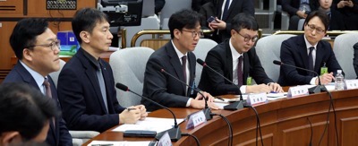당정이 모여 회의하는 모습