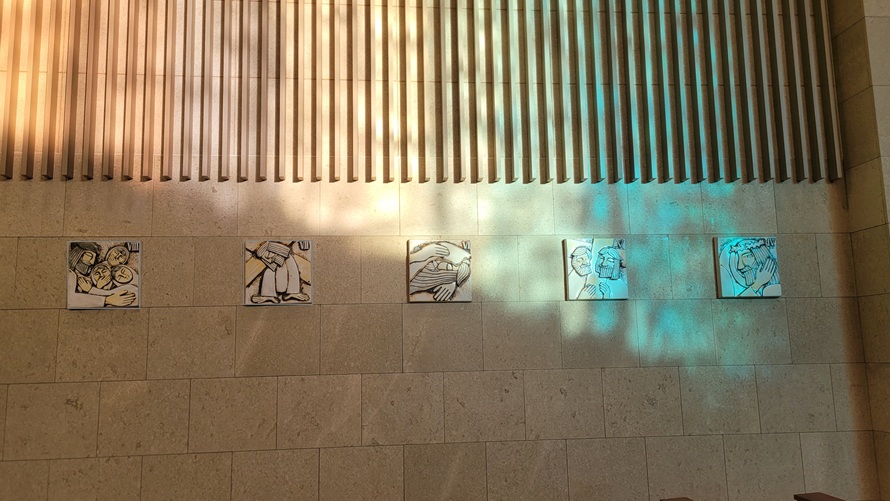 가재울성당현재 성전 안 십자가의 길 작품