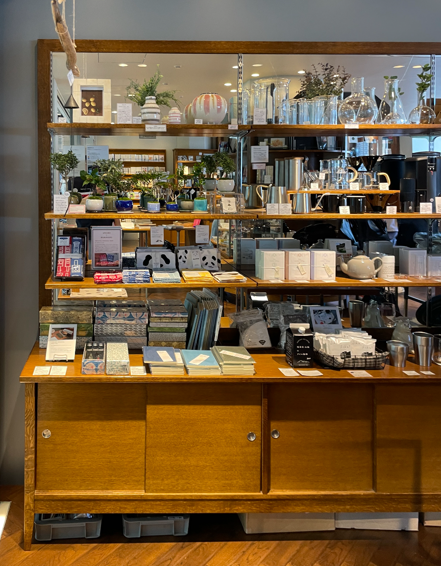 도쿄역 킷테 마루노우치 타워 실내매장