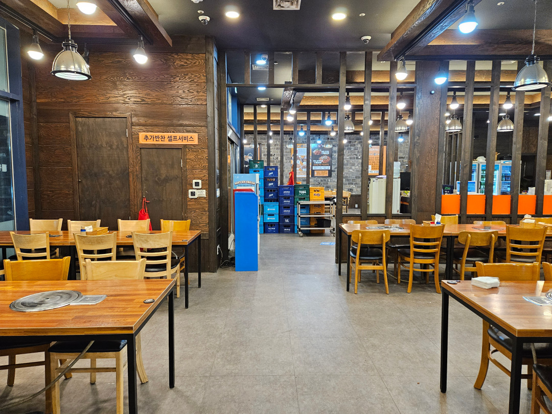 본가 왕뼈감자탕 내부