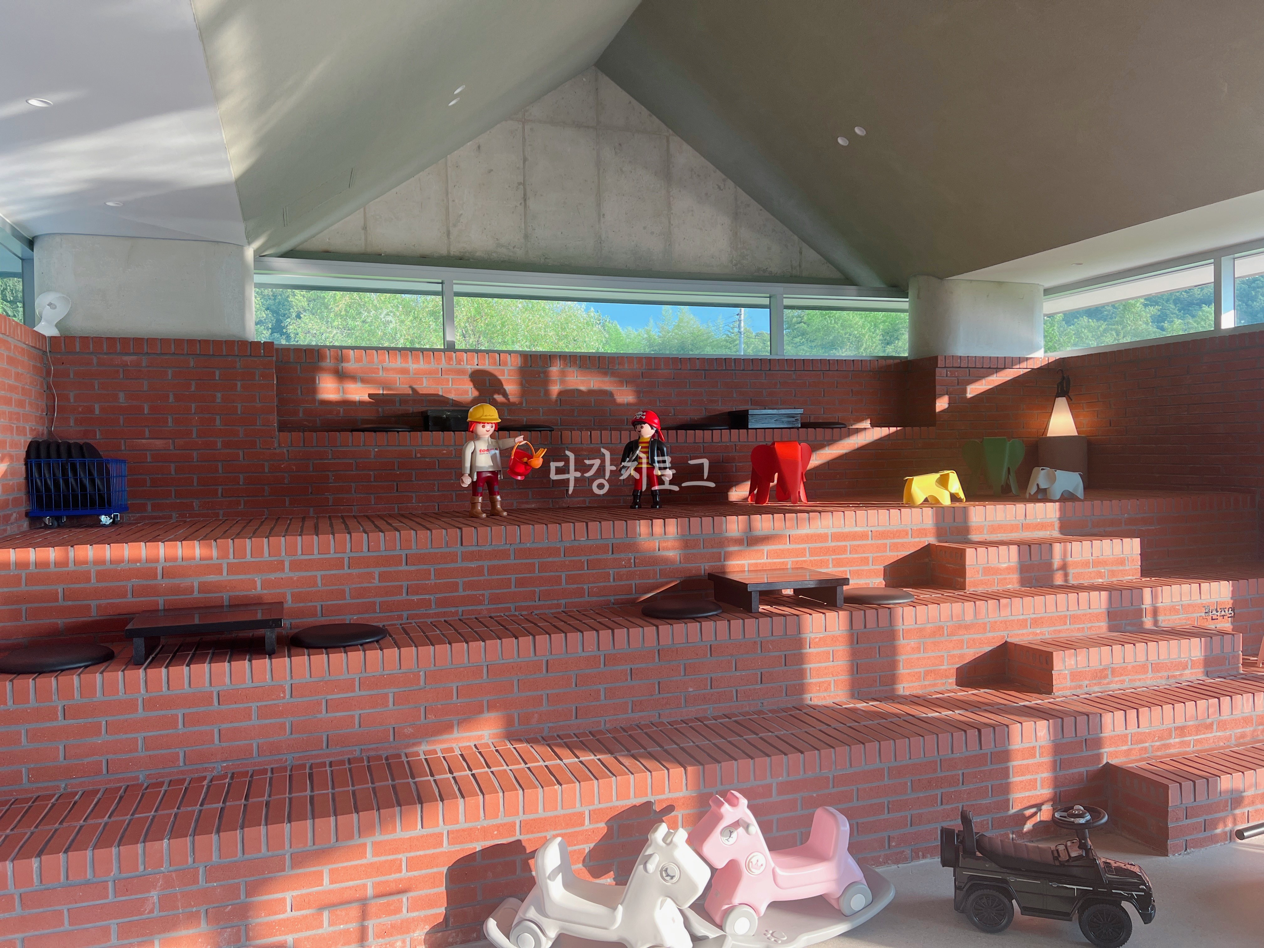 담양 빨간벽돌카페 야외카페 알에디션