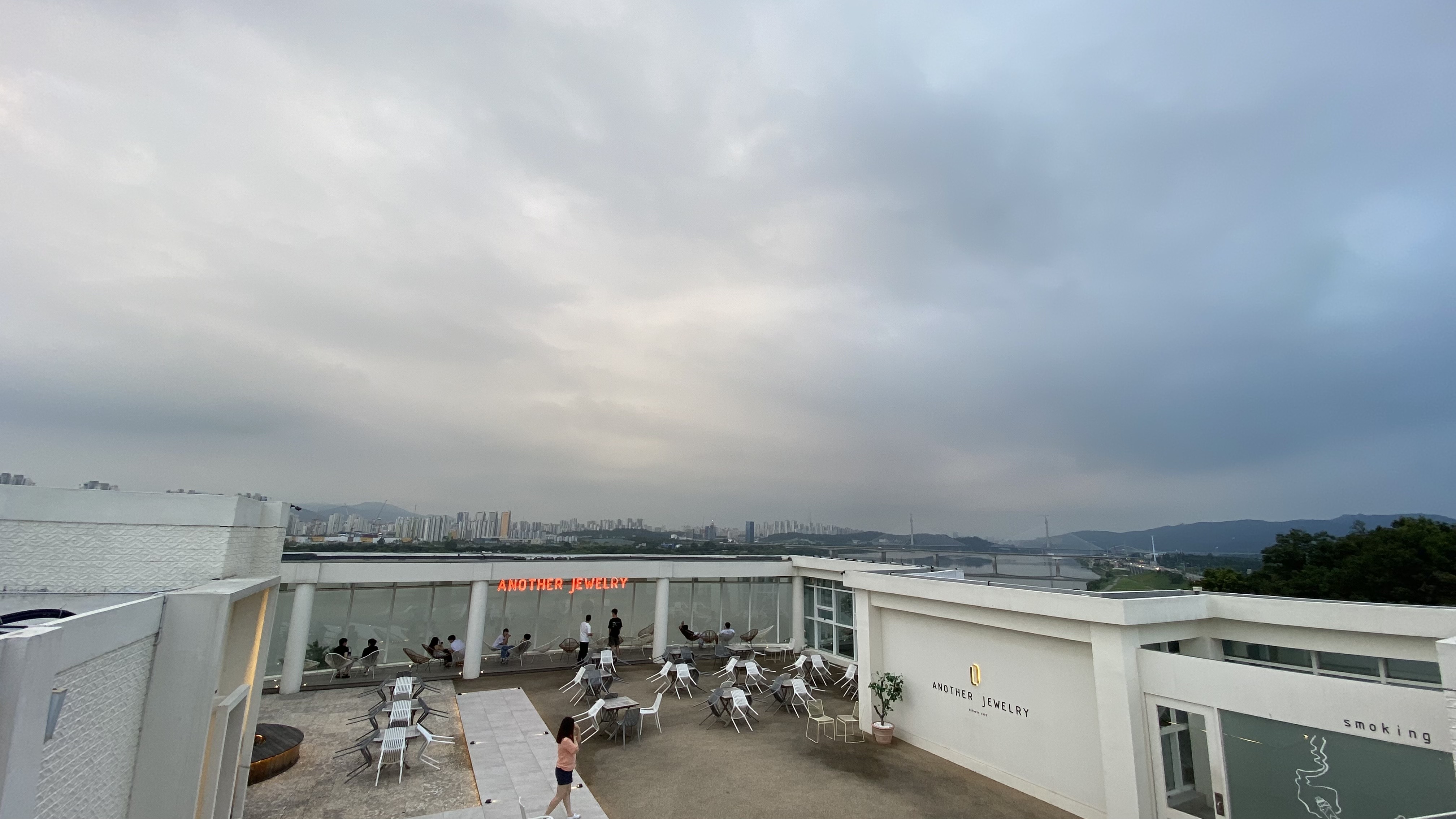 어나더쥬얼리 야외