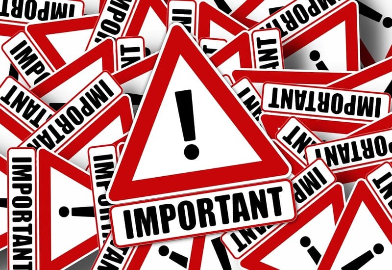 중요한-느낌표-모양의-표지판